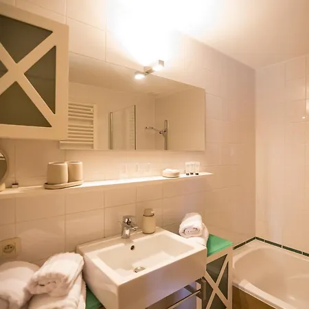 Ferme Chateau De Bed and Breakfast 4*