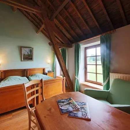 B&B Ferme Chateau De Laneffe Bed & Breakfast 4*